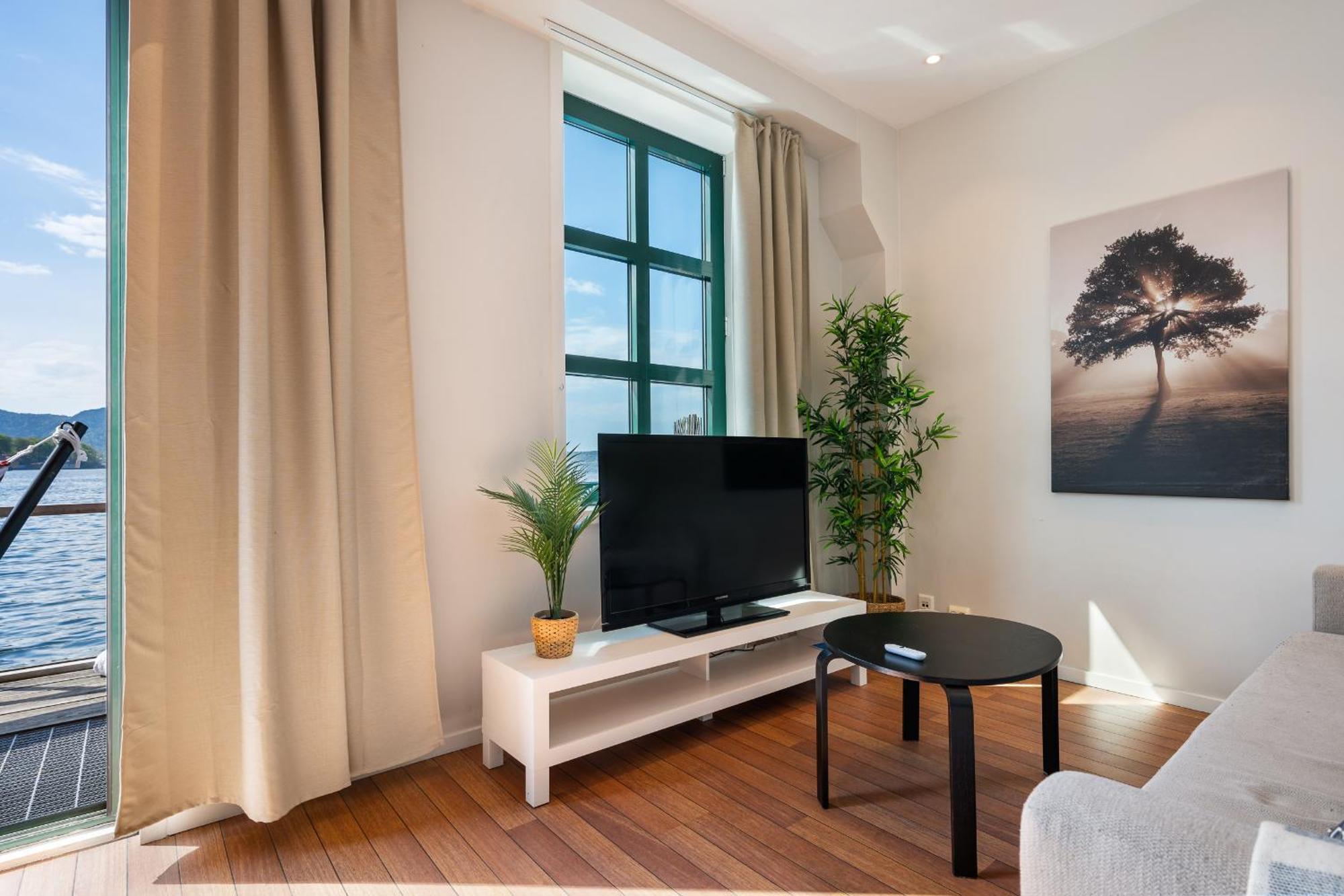 Central Seafront Apartments With Parking And Self Check-In! Bergen Kamer foto